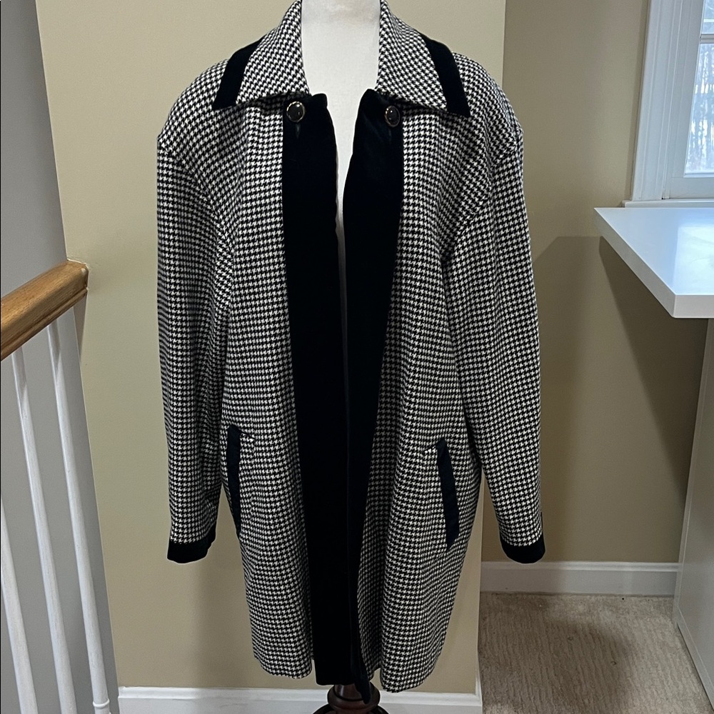 Vintage Portrait Black & White Houndstooth Wool Coat w/ Velvet Trim Size 14